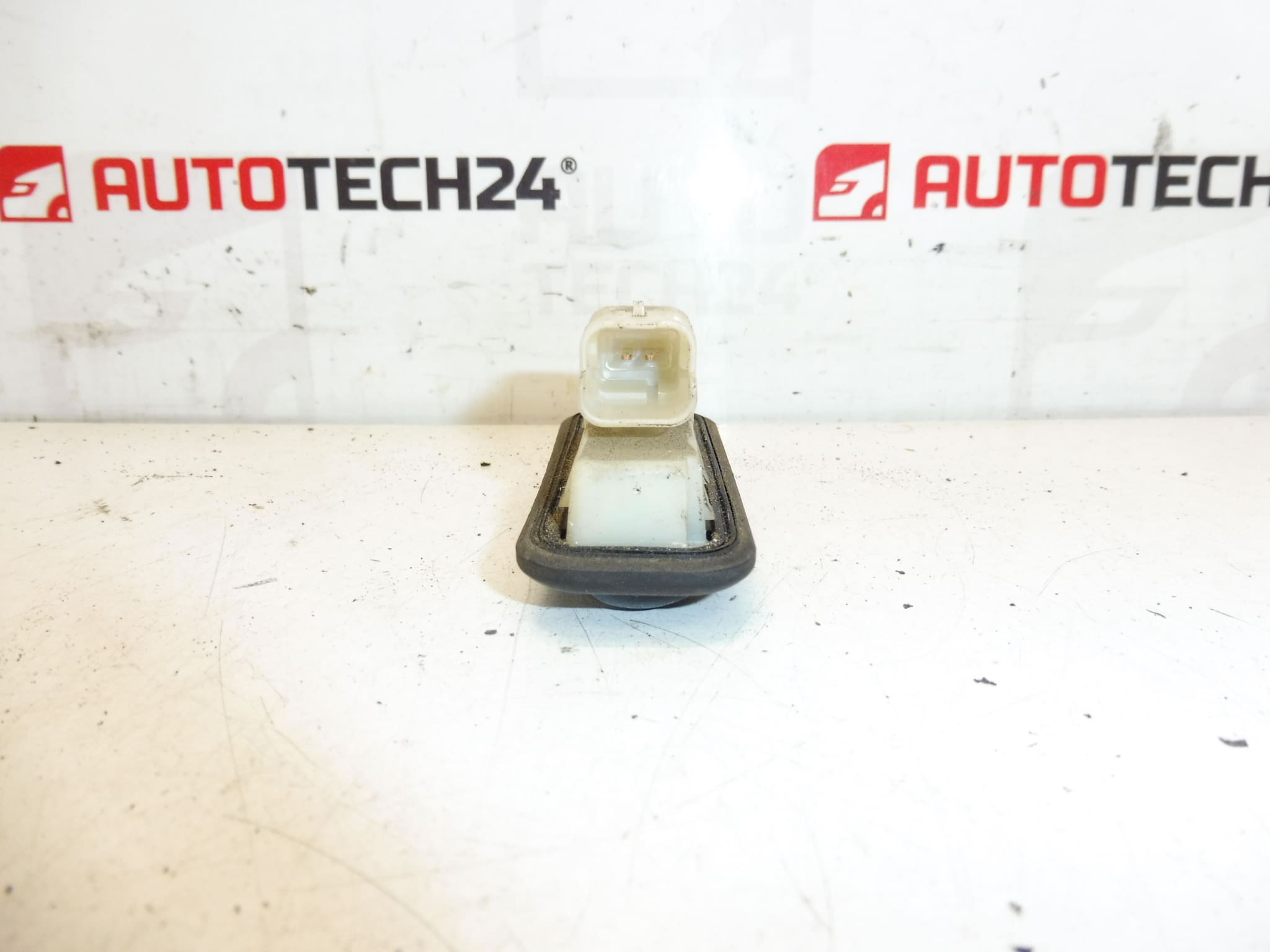 Controlul deschiderii hayonului Citroën DS 6490CN - imagine 2