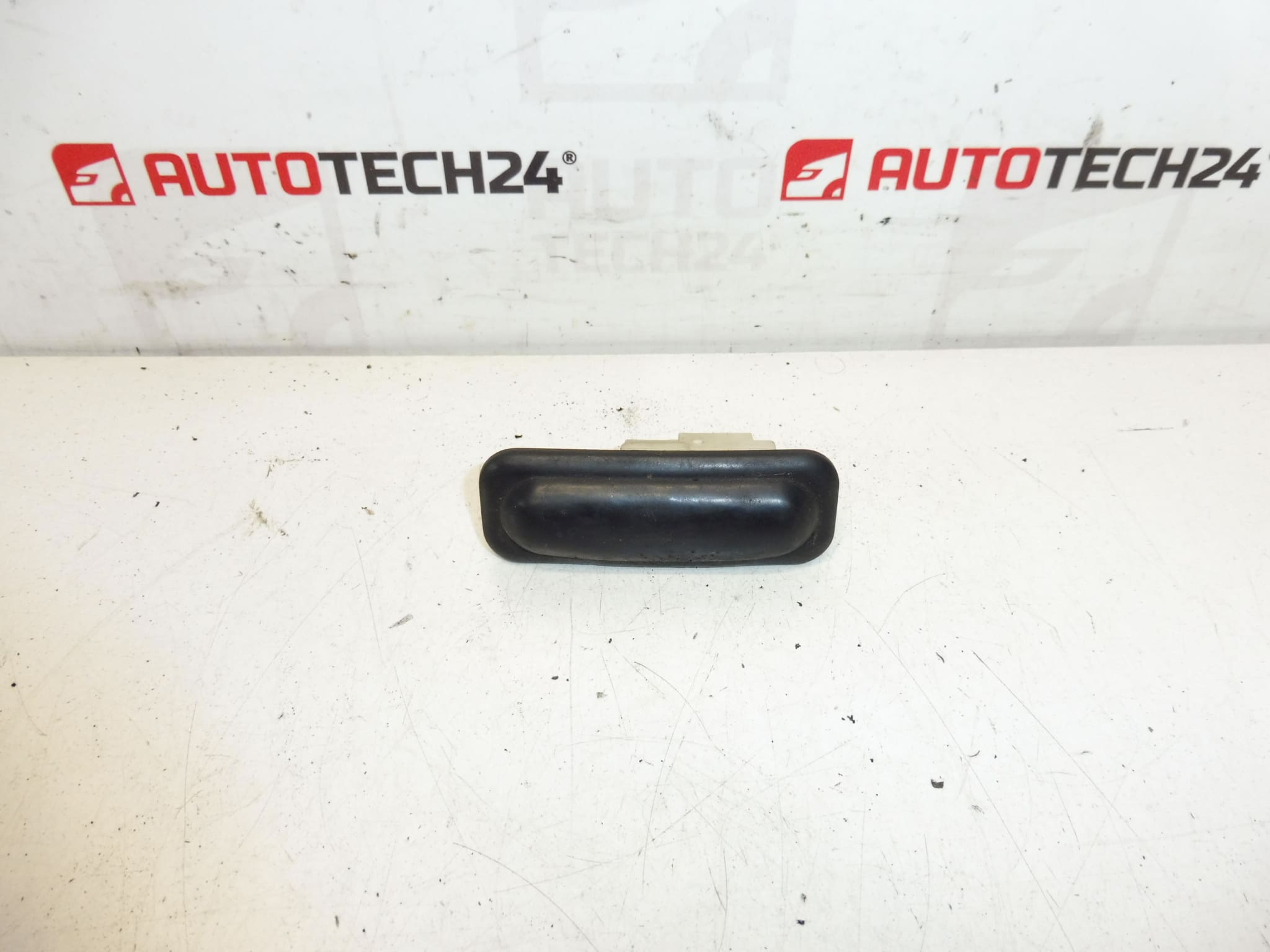 Controlul deschiderii hayonului Citroën DS 6490CN