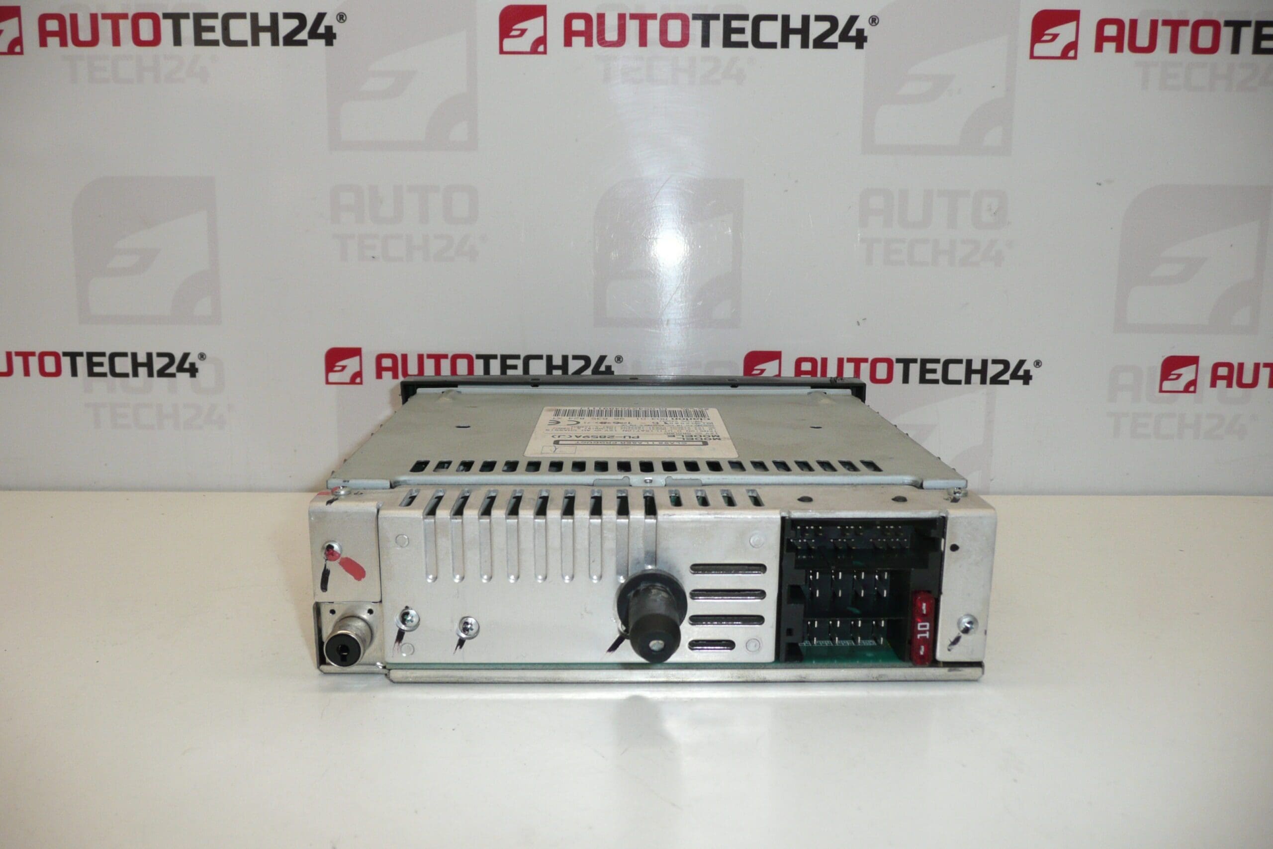 Radio auto CLARION Citroën Peugeot 96635824XT - imagine 2