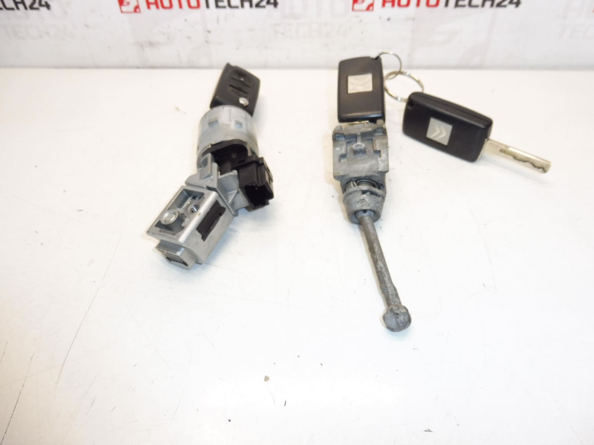 Set broaste si 3 chei Citroën Peugeot 4162KF 4162KC - imagine 2
