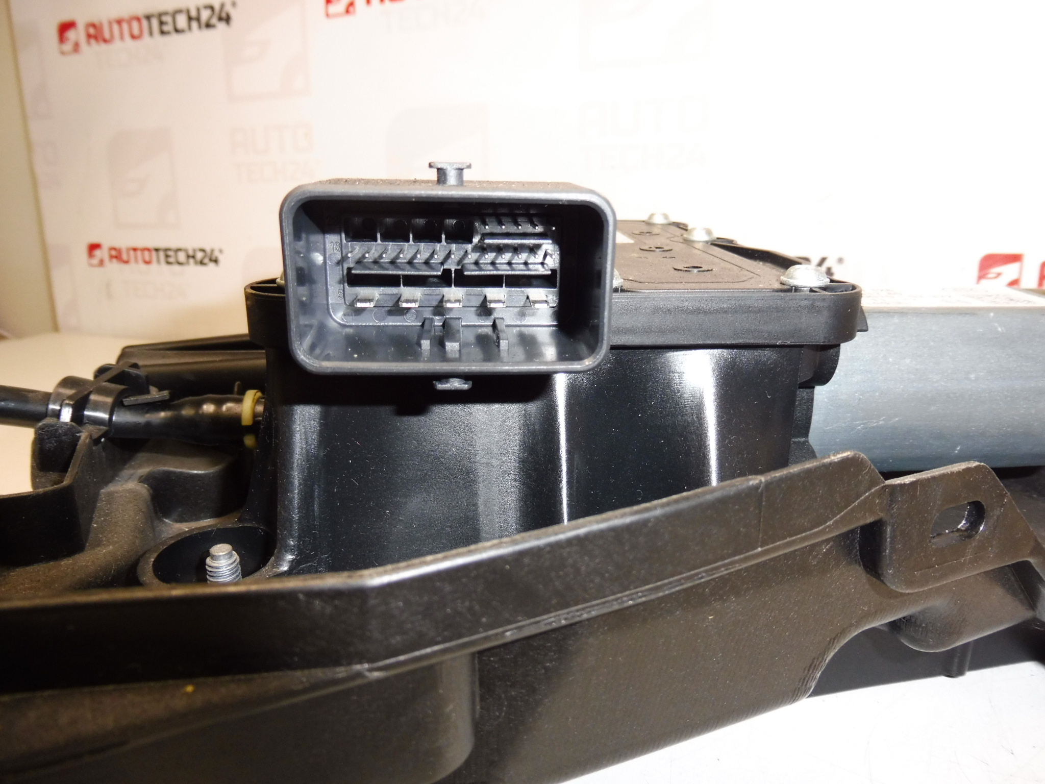 Frana de mana electronica Peugeot 3008 I 0204280099 9684898480 470209
