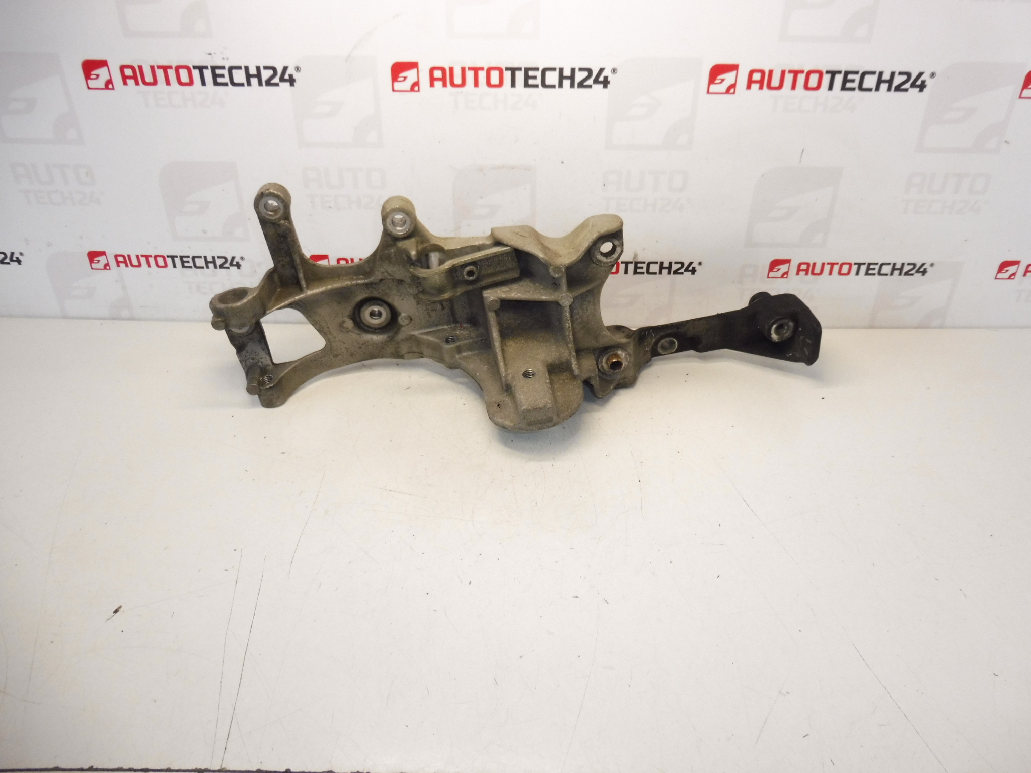 Suport compresor A/C alternator Citroën Peugeot 9688628680 5706N7