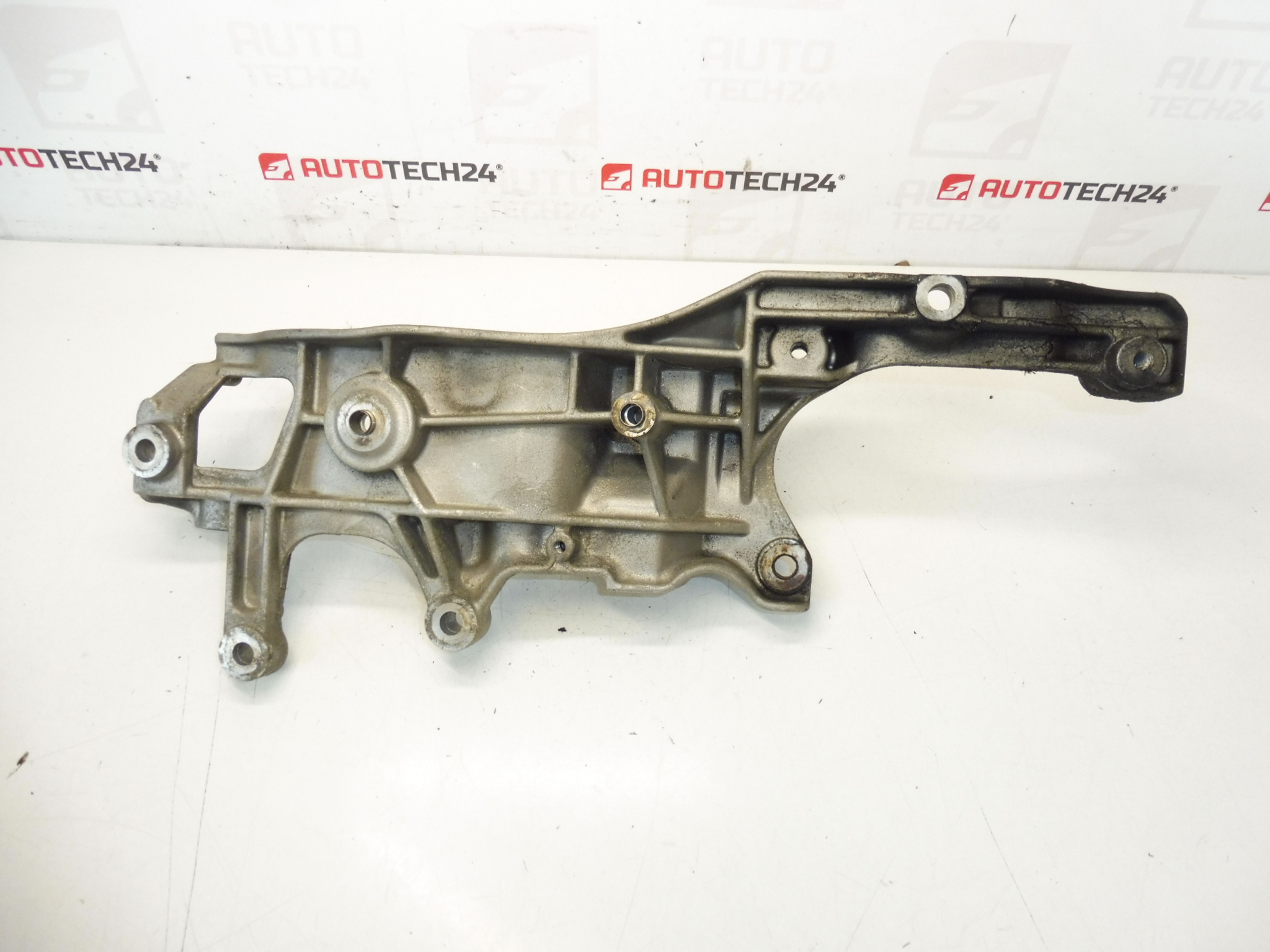 Suport compresor A/C alternator Citroën Peugeot 9688628680 5706N7