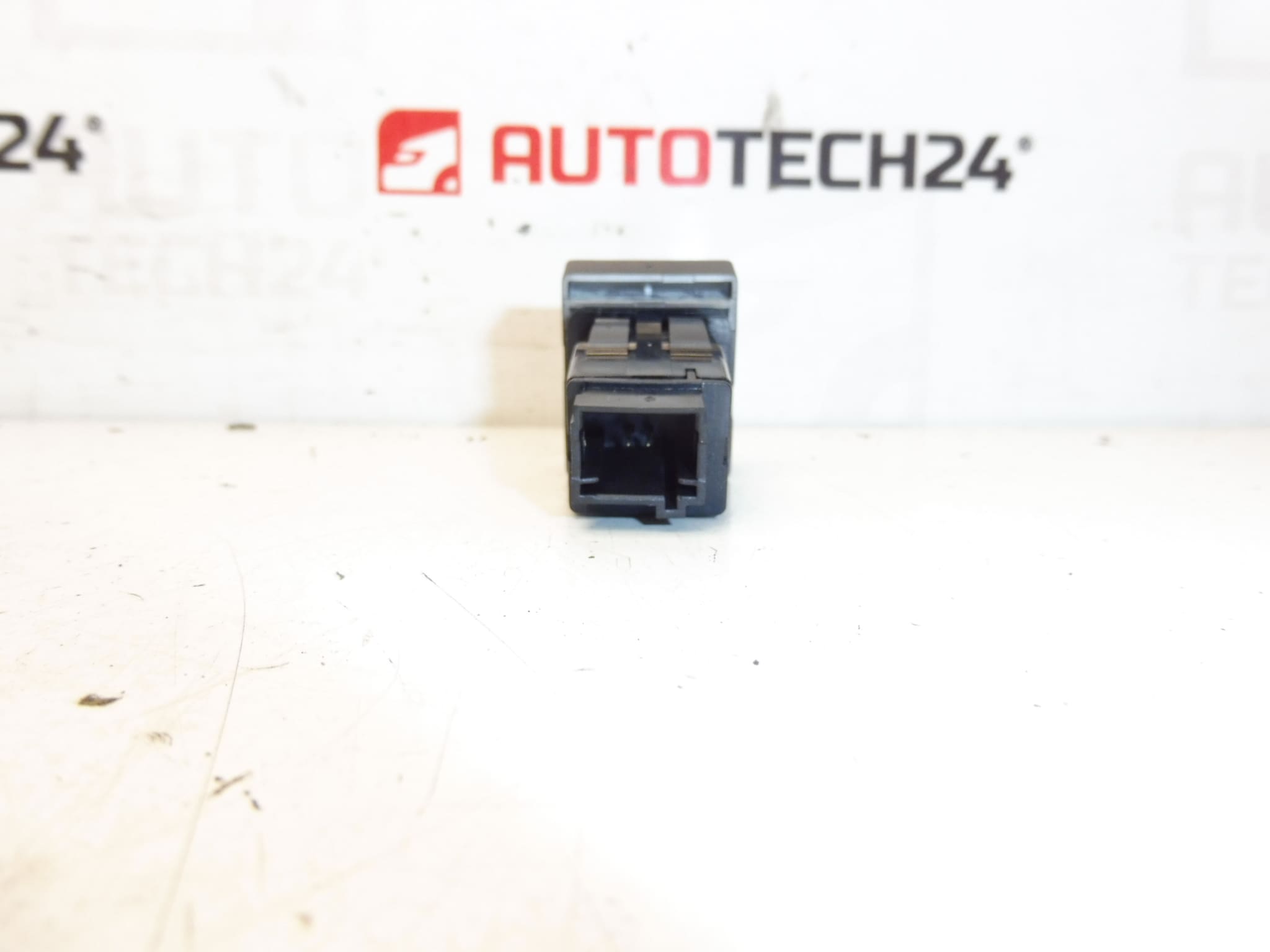 Controler inchidere centralizata Peugeot 3008 5008 96652390ZD 6490Z3 - imagine 2