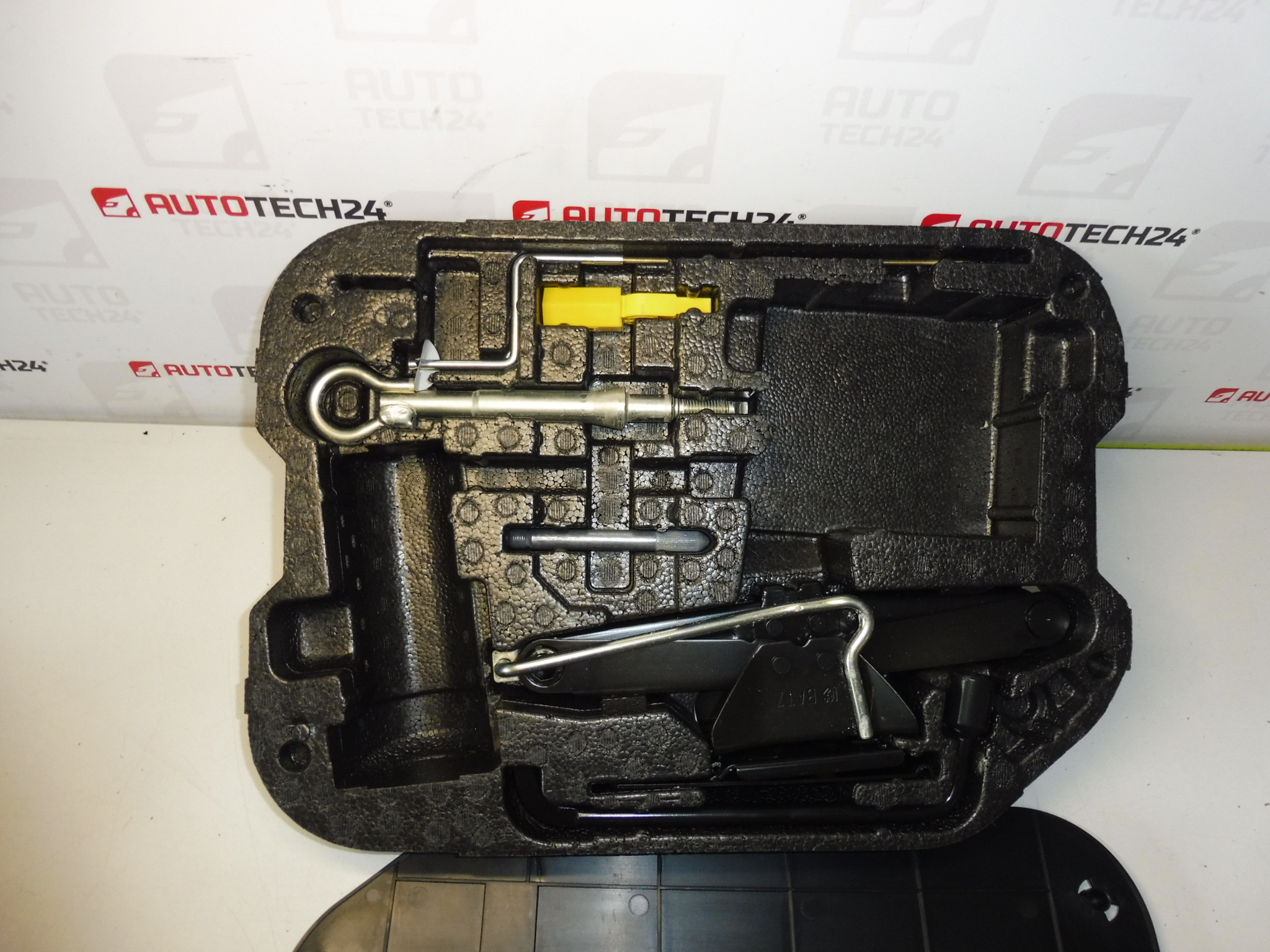 Set De Unelte, Cric, Cheie, Ochi De Remorcare Citroën C4 Picasso 6736A7 674418 672594 671809 671739