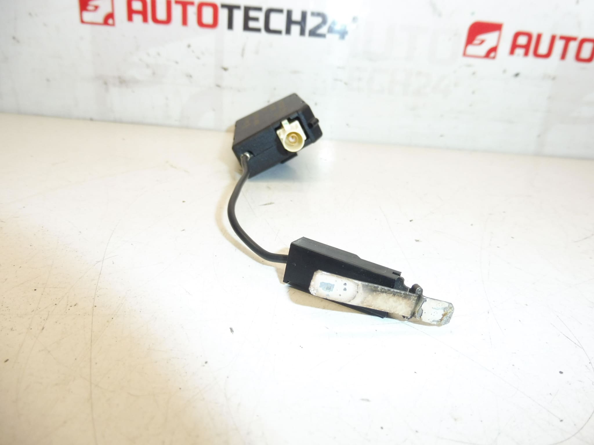 Amplificator Antenă AM/FM1 9657017980 6561JV - imagine 2