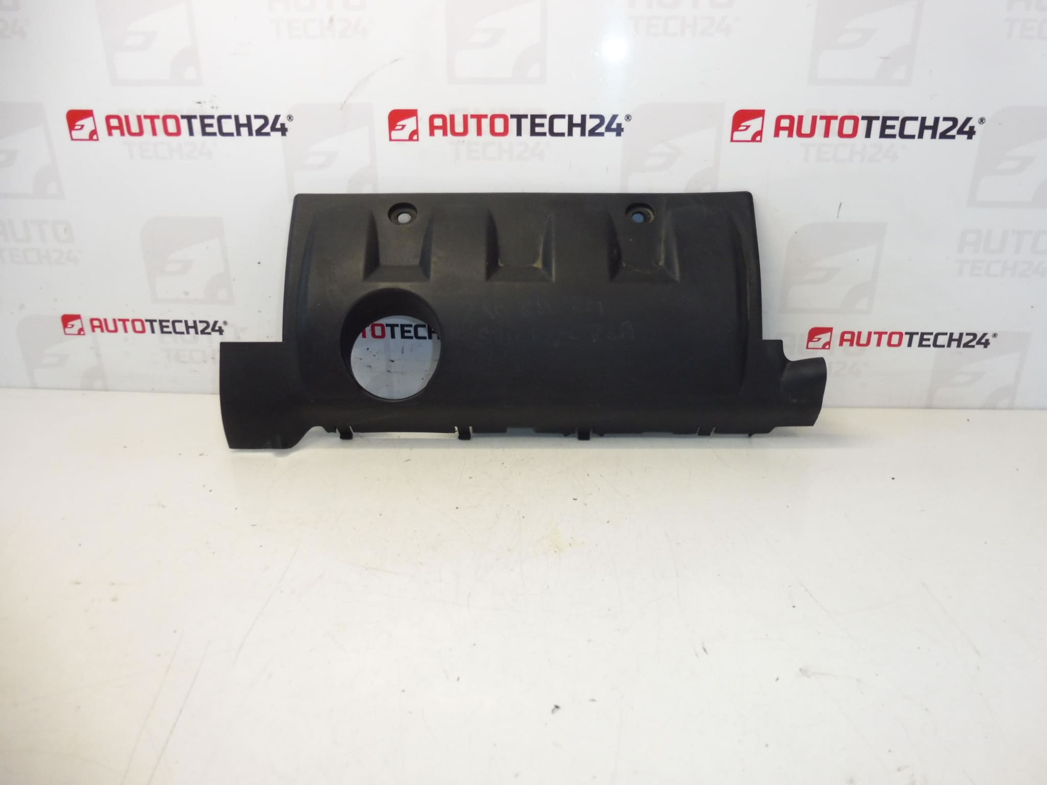 Capac motor VTI Citroen Peugeot 013789