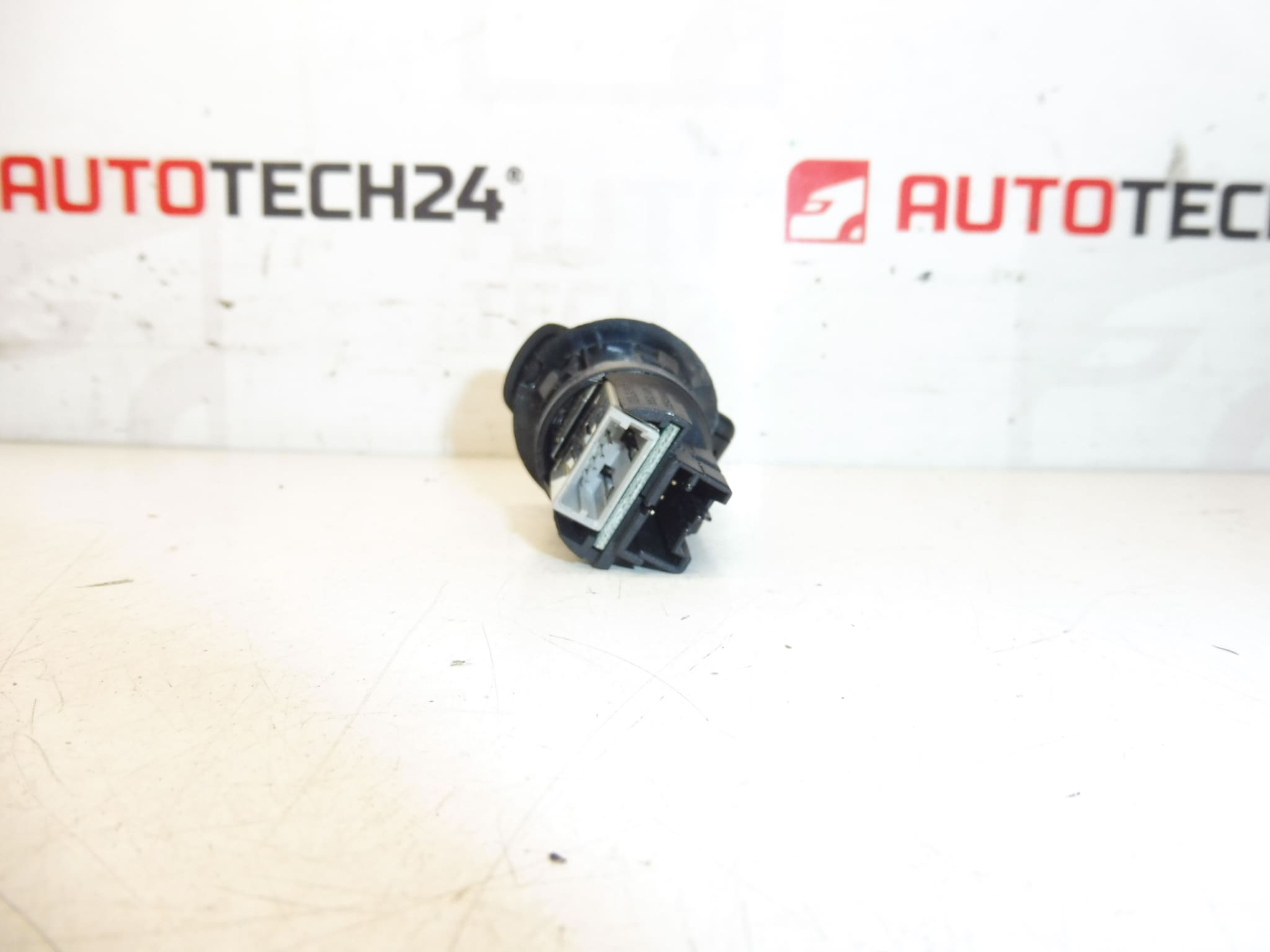 Priză USB Citroën Peugeot 96645227ZD 6574JV - imagine 2