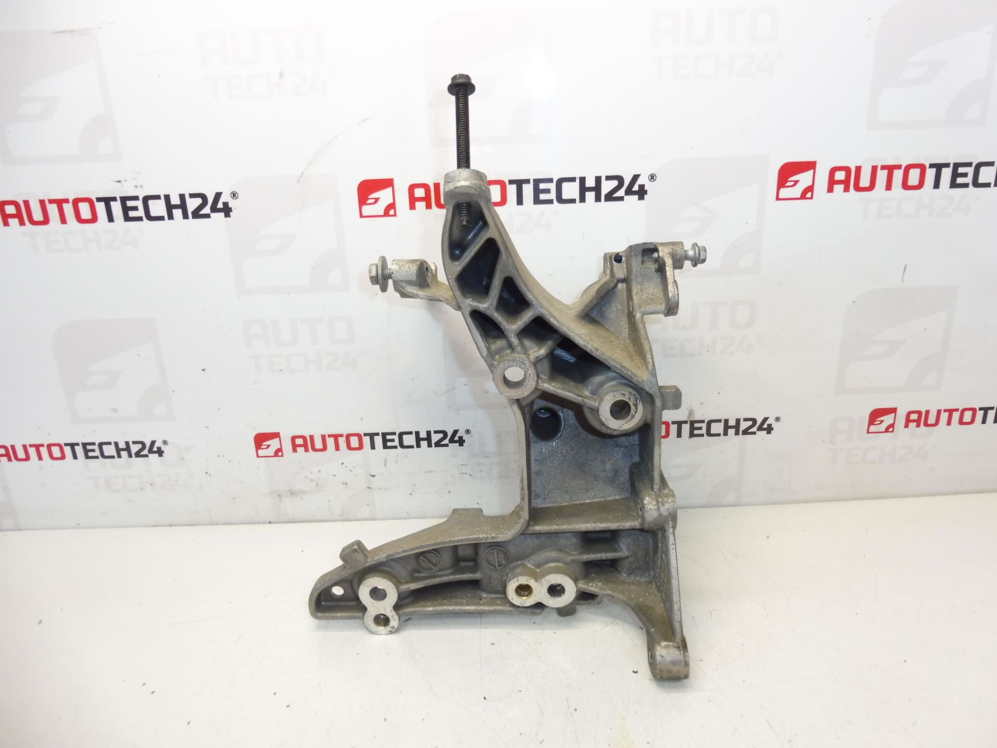 Suport alternator Citroën Peugeot 9684613880 5706N9 - imagine 2
