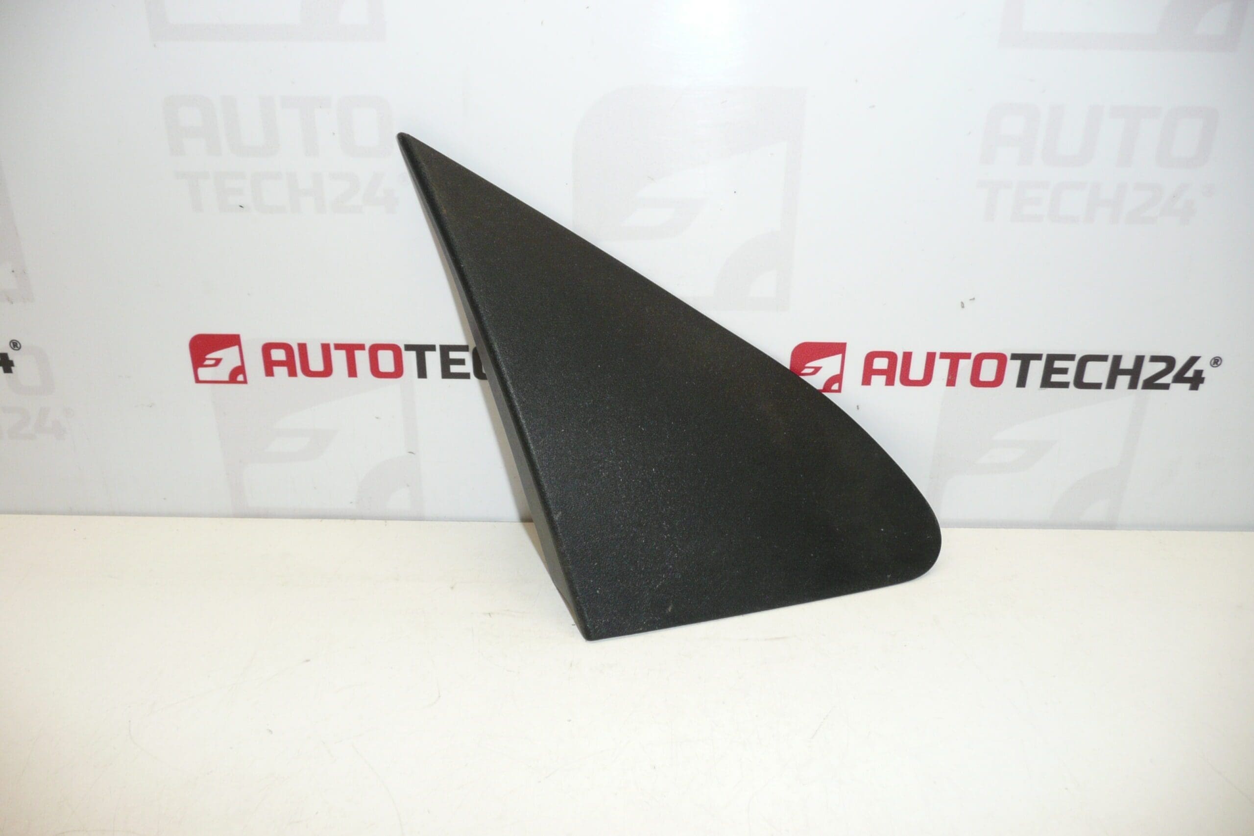 Capac aripă dreaptă lângă oglindă Citroën C1 Peugeot 107 60117-0H020 8120Q7