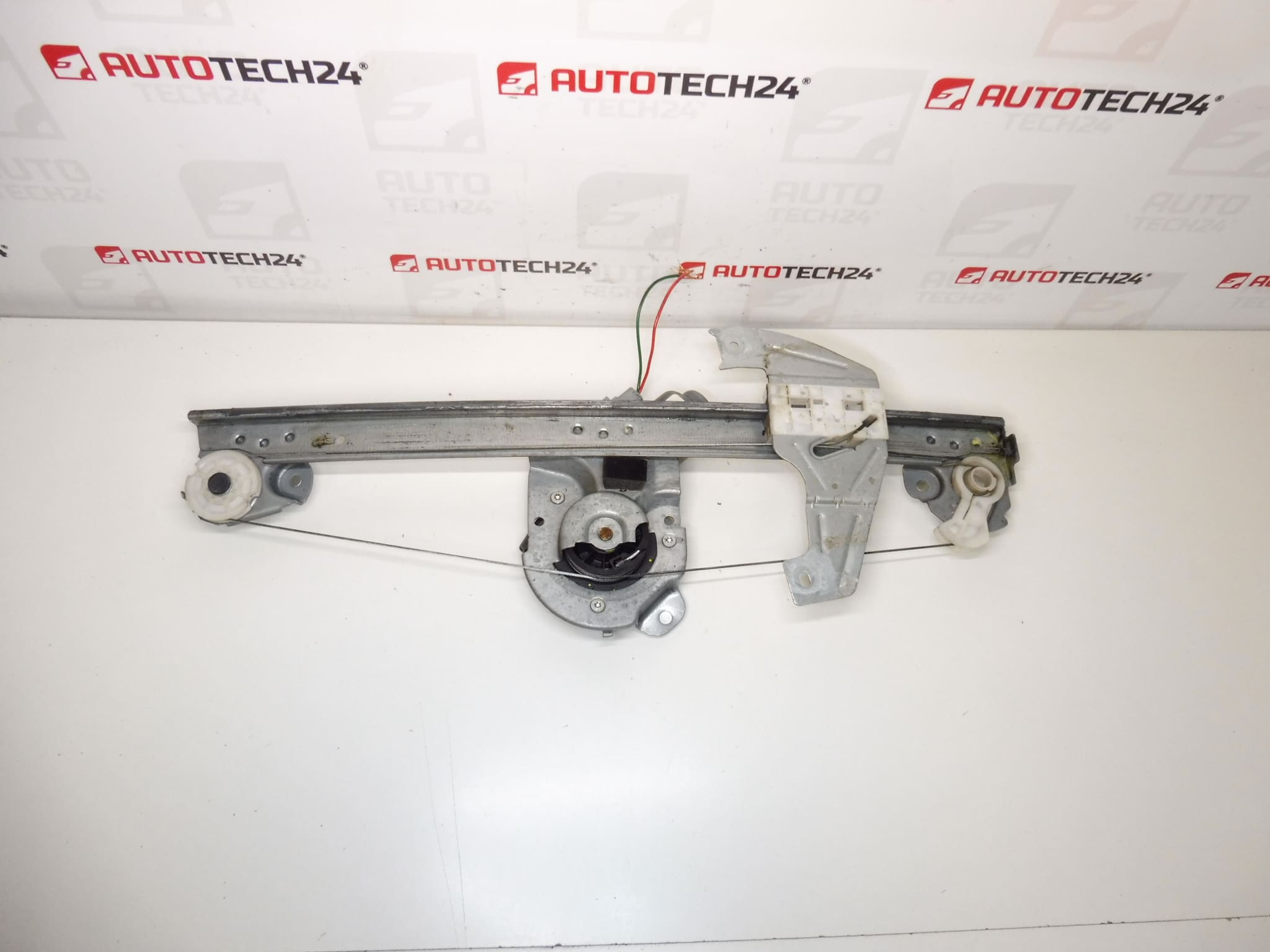 Mecanism de acționare a geamului stâng pentru Citroën C1 Peugeot 107 9221T8