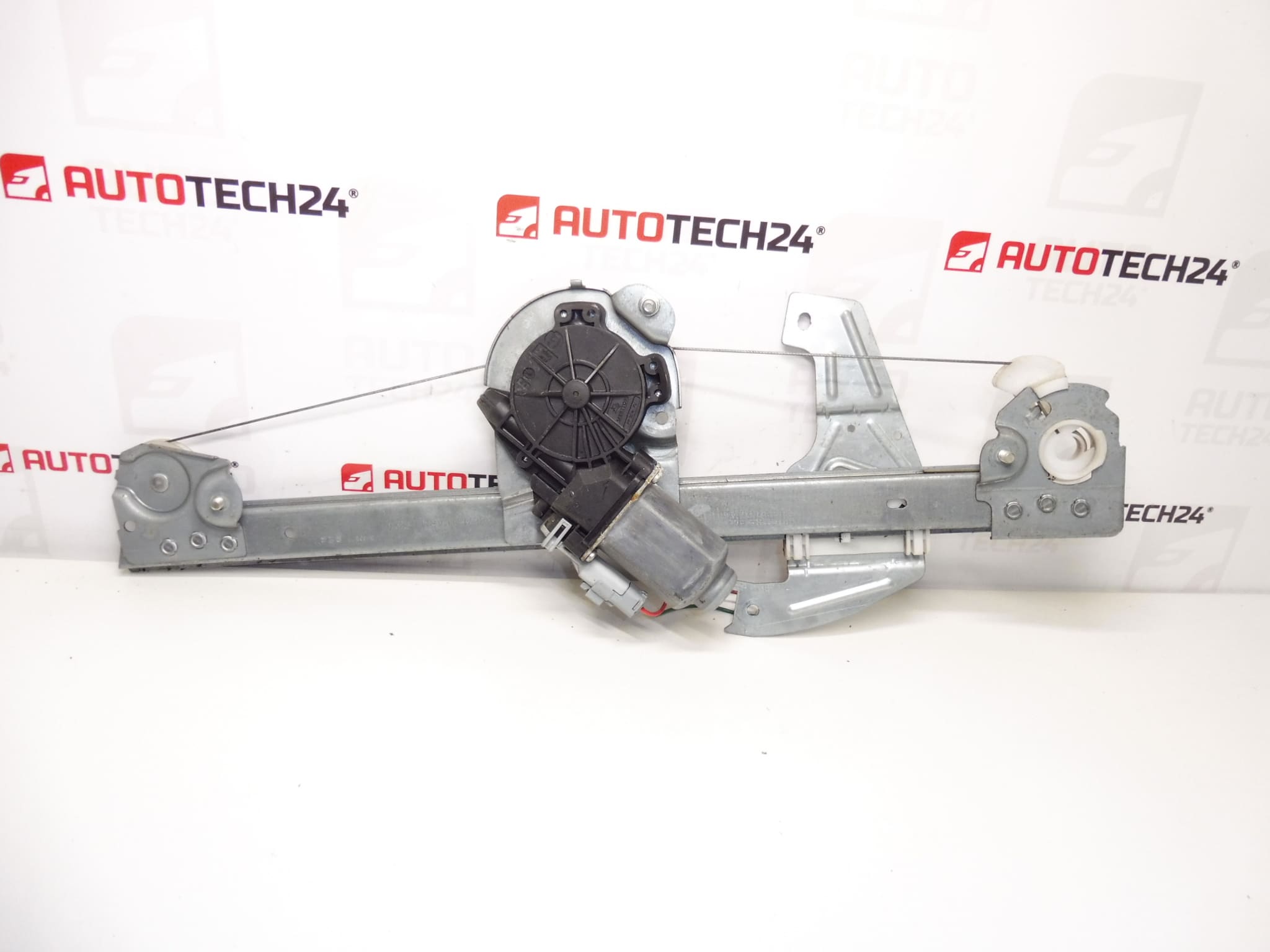 Mecanism de acționare a geamului stâng pentru Citroën C1 Peugeot 107 9221T8