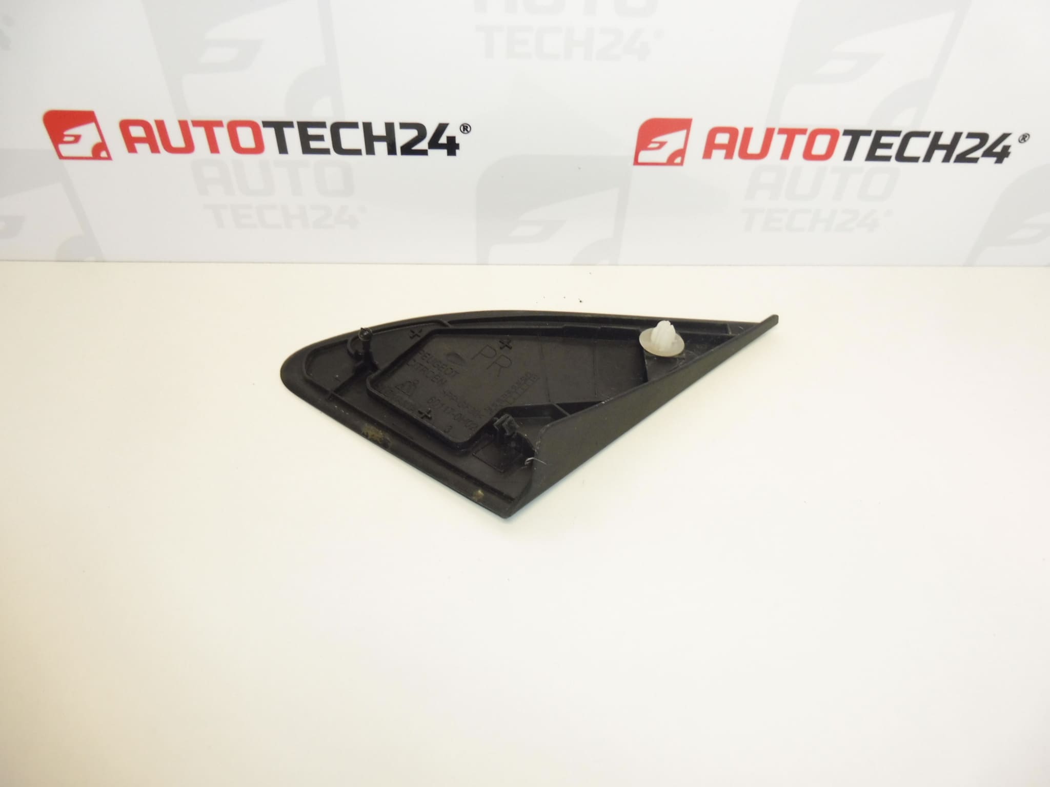 Capac aripă dreaptă lângă oglindă Citroën C1 Peugeot 107 60117-0H020 8120Q7