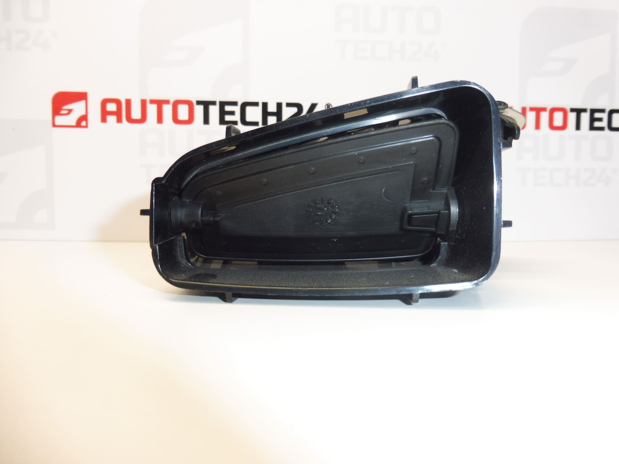 Grila de ventilatie dreapta Citroen C4 II B7 si DS4 9671332277 8247S1 - imagine 2