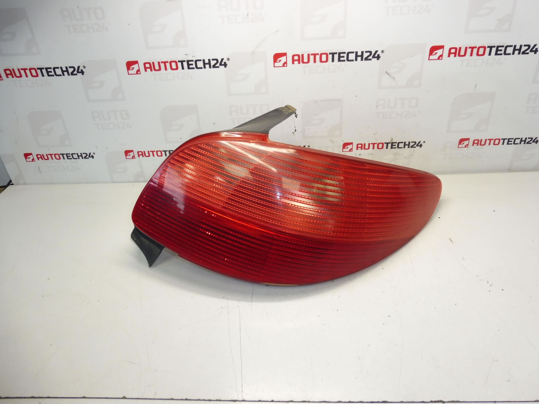 Lampa spate dreapta Peugeot 206 pana la 6/2003 6351P1