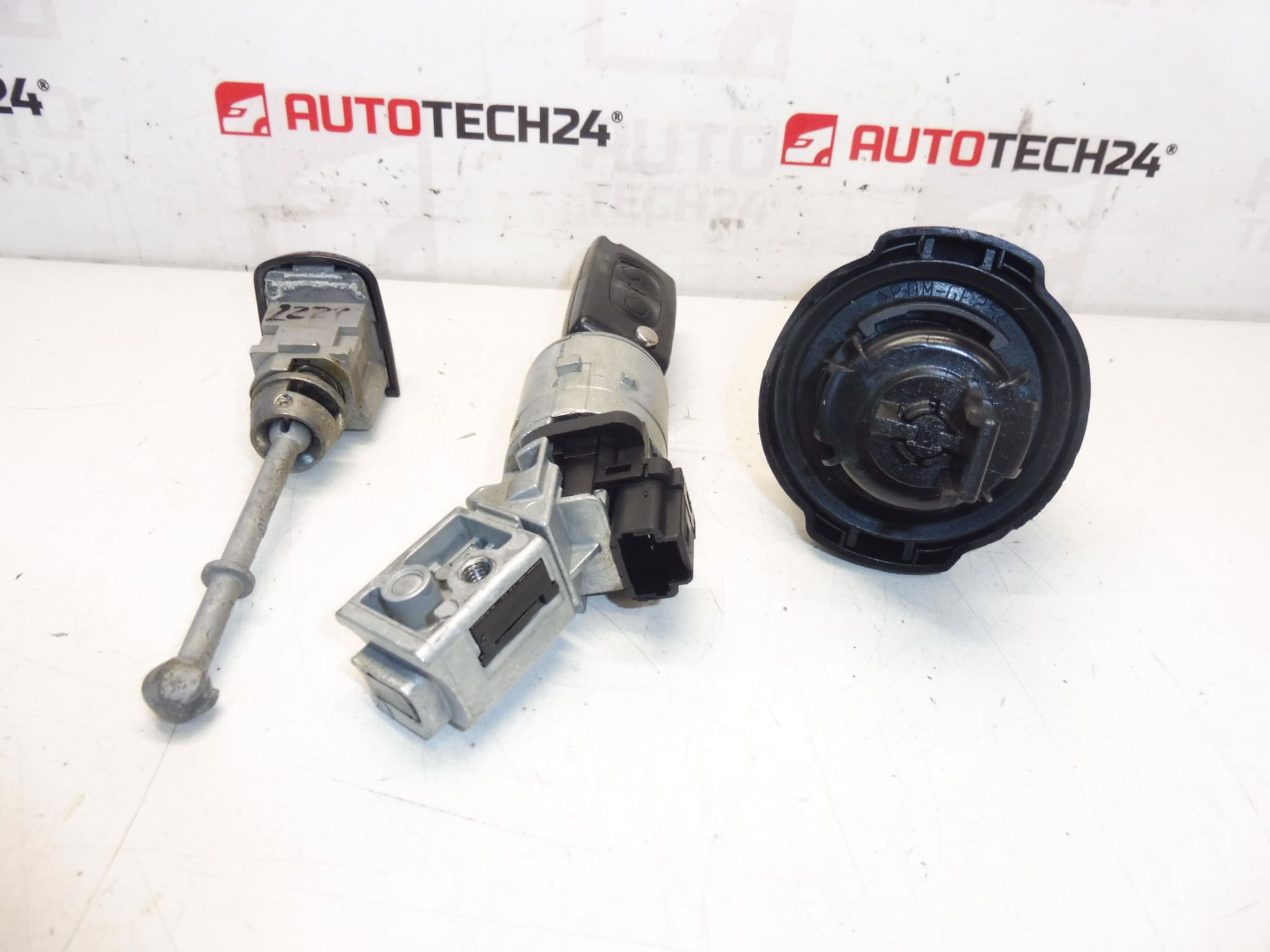 Set blocare 2 chei Peugeot 3008 5008 4162SX 4162KF 4162XT - imagine 2