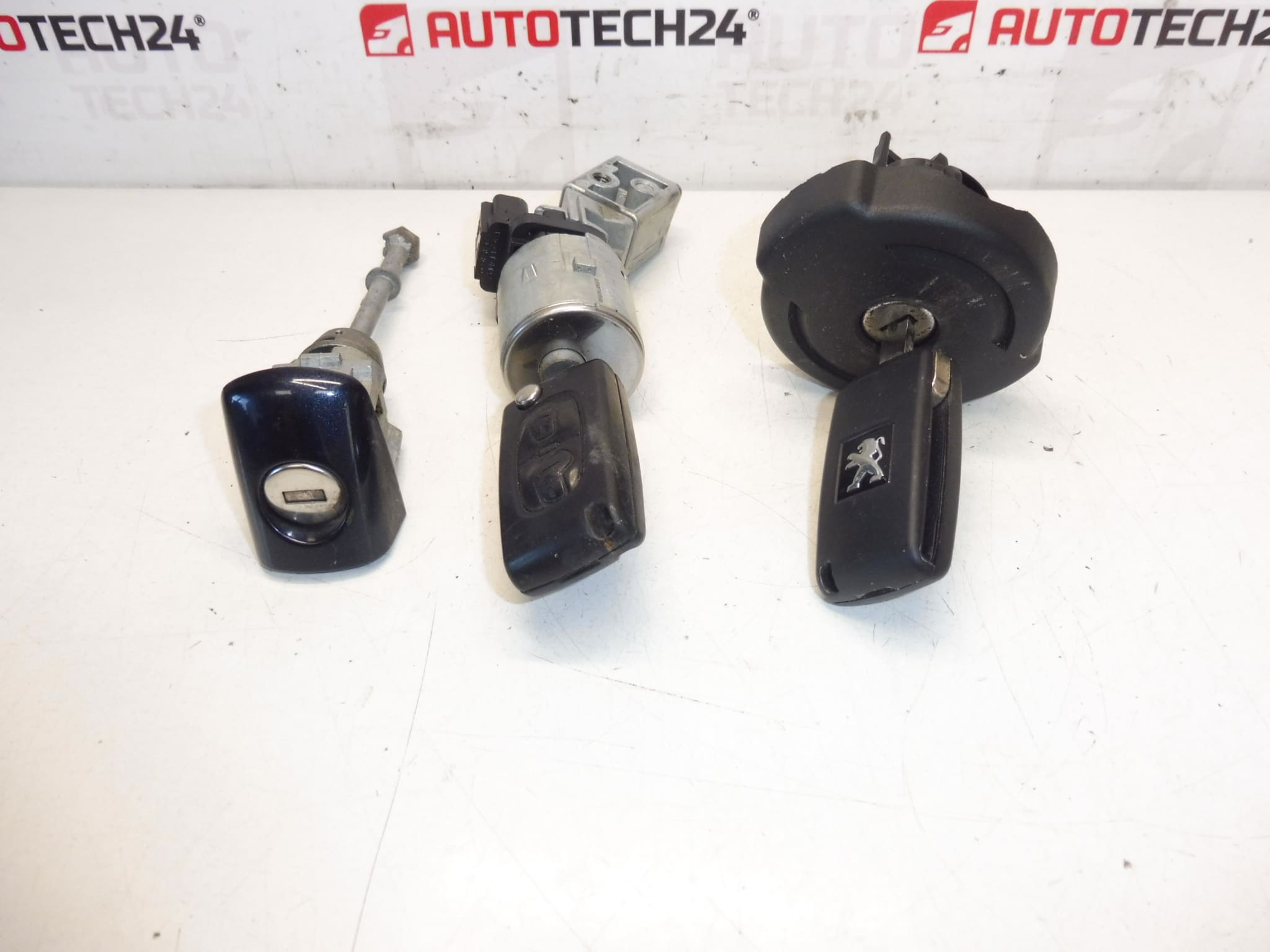Set blocare 2 chei Peugeot 3008 5008 4162SX 4162KF 4162XT