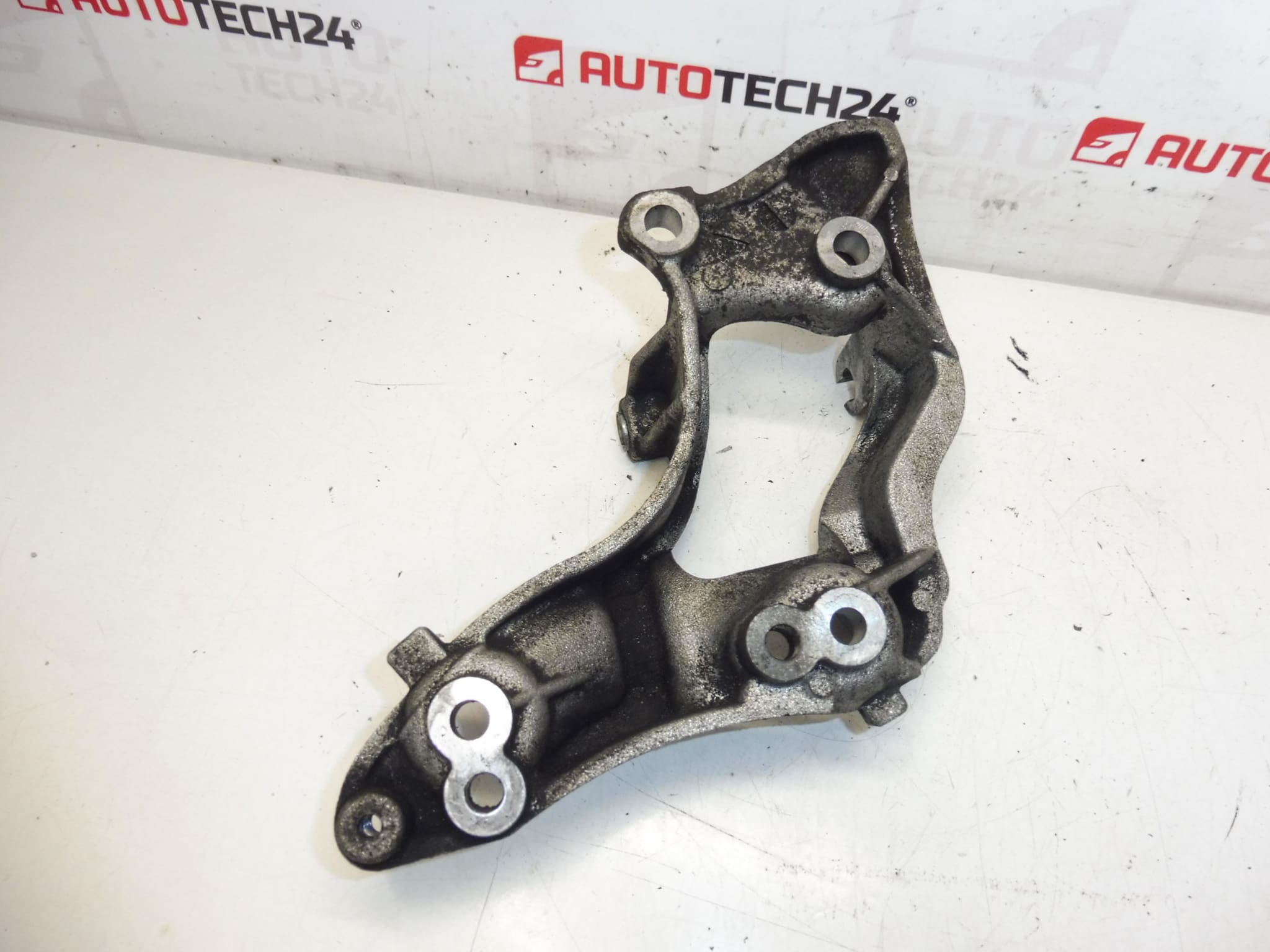 Suport alternator Citroën Peugeot 9655652980 5706K3 - imagine 2