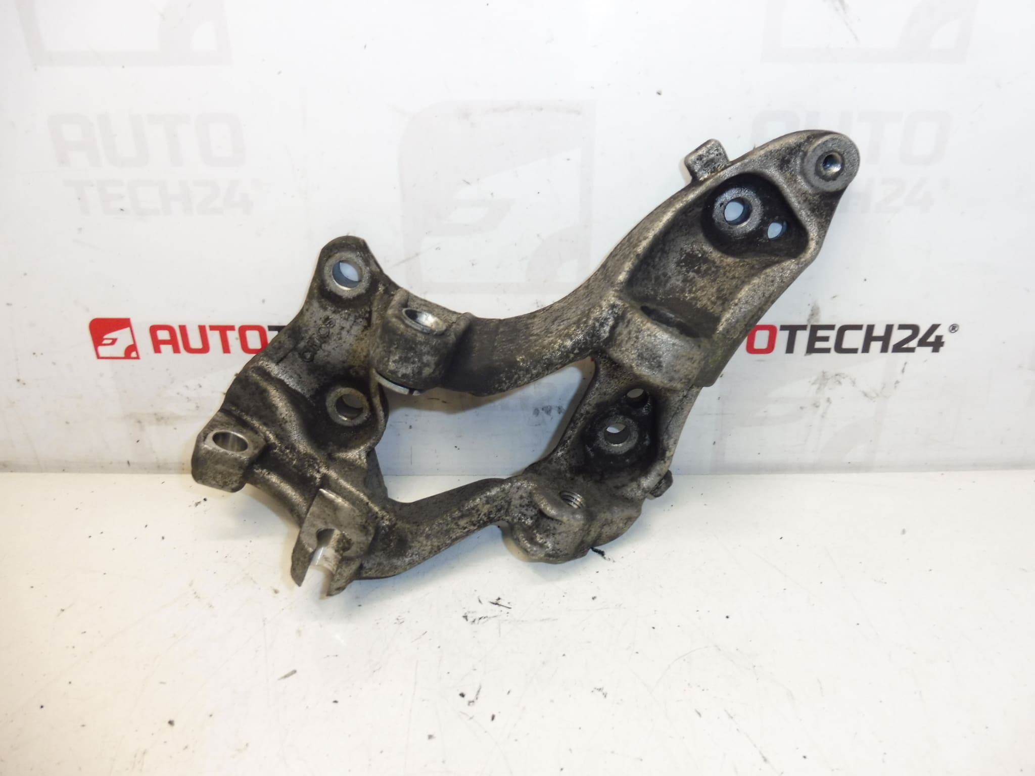 Suport alternator Citroën Peugeot 9655652980 5706K3