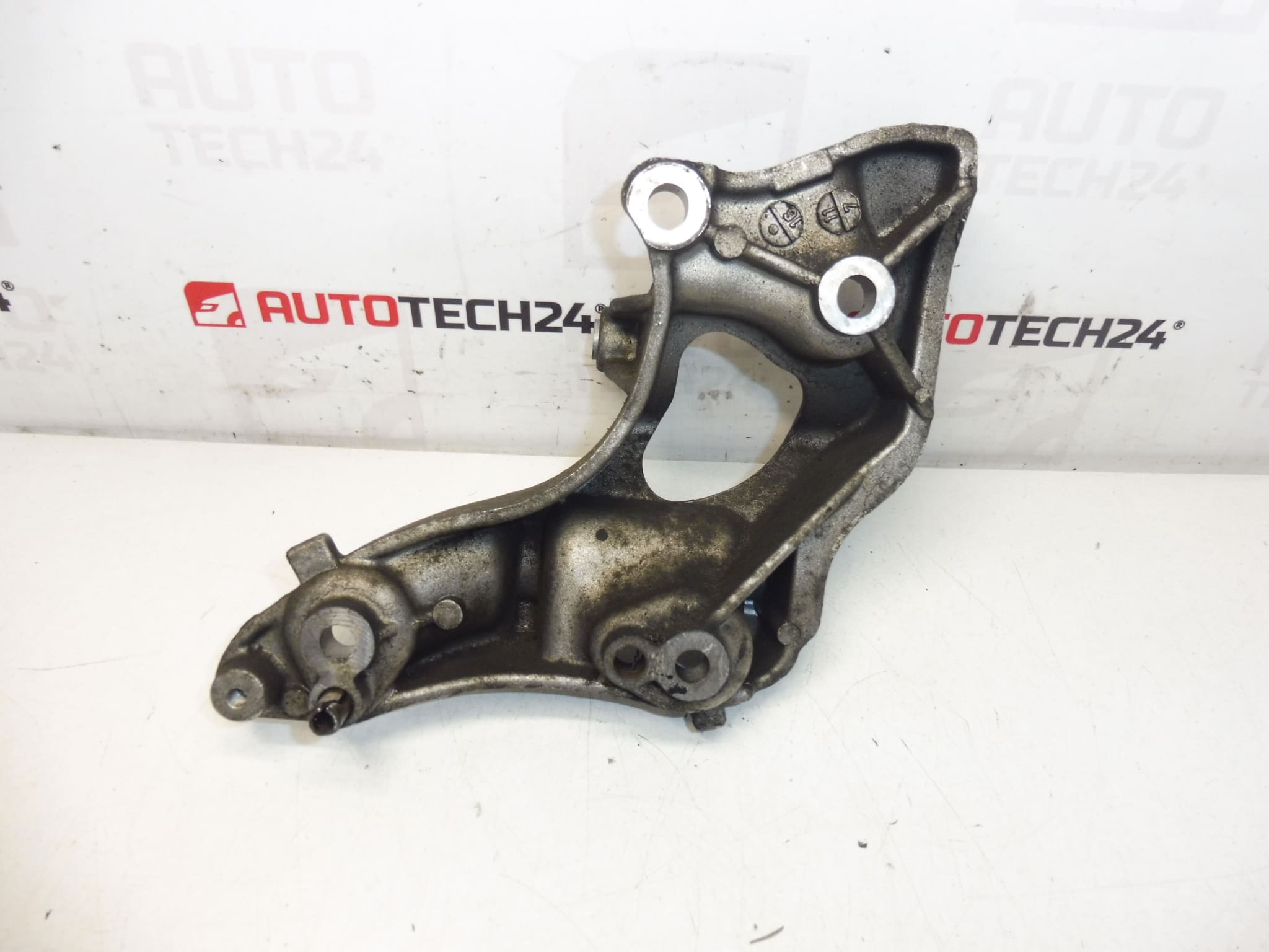 Suport alternator Citroën Peugeot 9658199380 5706L1 - imagine 2