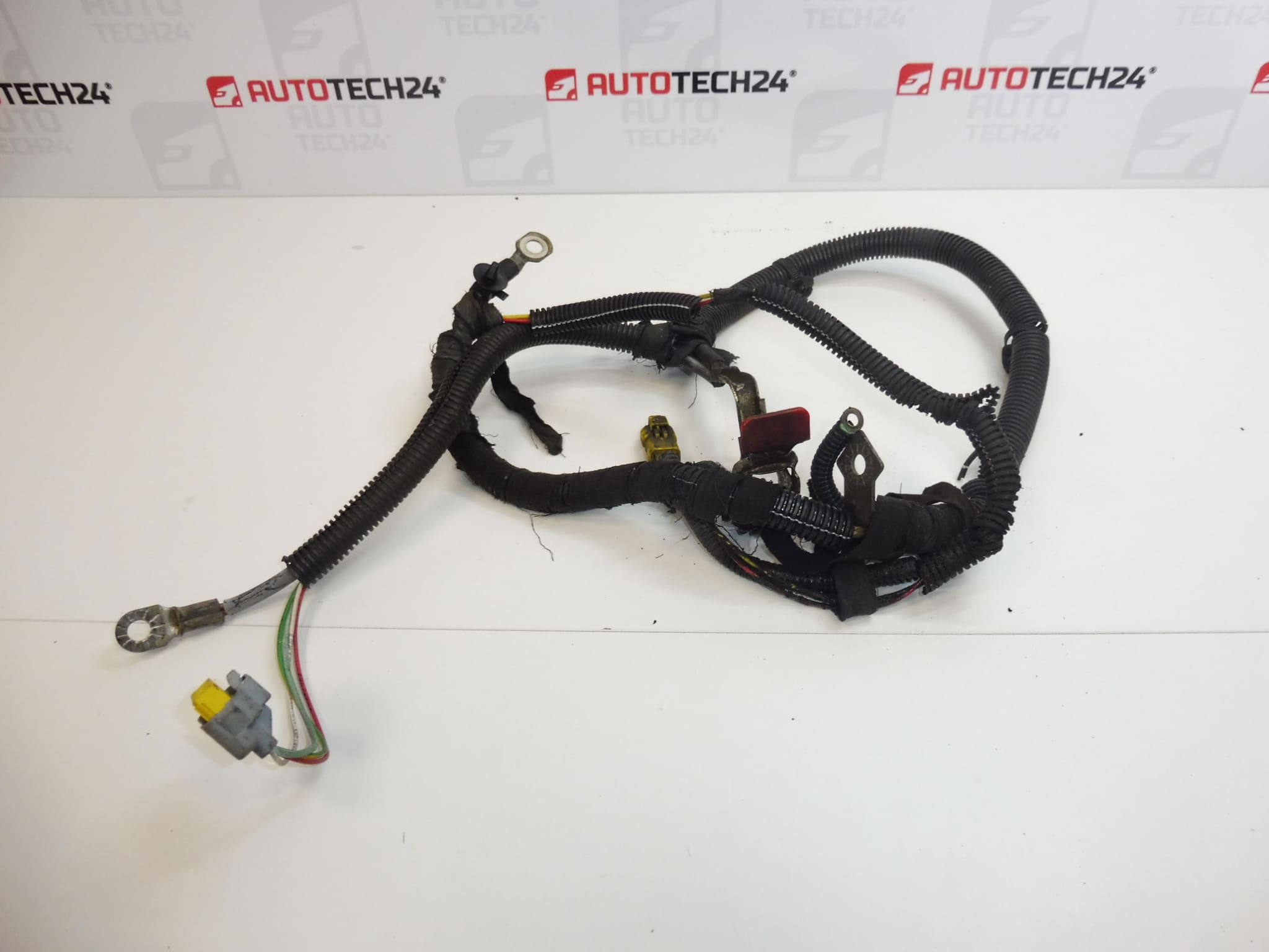 Cablu pozitiv al bateriei Citroën Peugeot 2.0 16V 9655329880 9661639980 5642GF - imagine 2