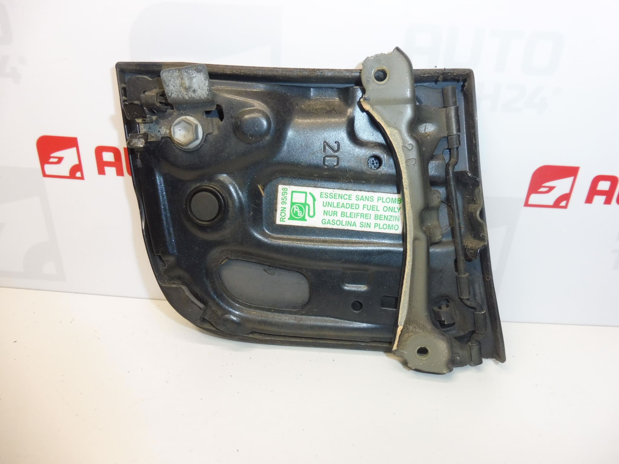 Capac pentru clapeta rezervorului KTA Peugeot 107 Citroën C1 KTB 1517C5 1517C9 - imagine 2