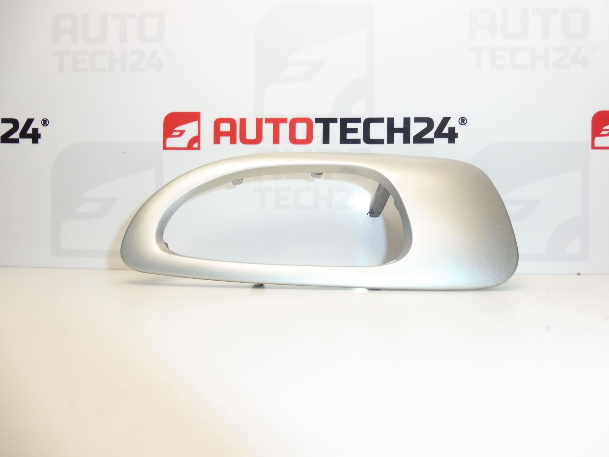 Capac pentru mânerul interior al ușii din spate dreapta Peugeot 307 9634769077 9119Y2