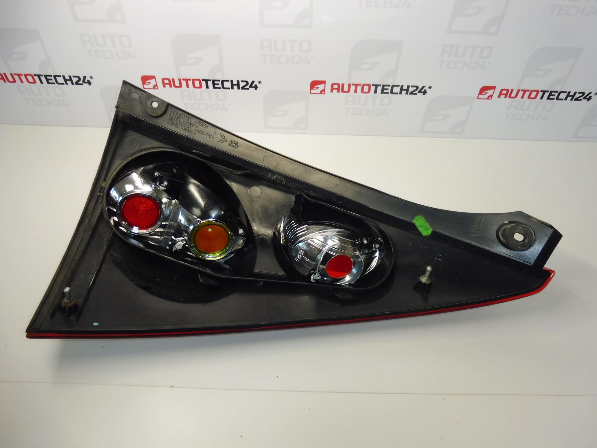 Lampă spate stânga Peugeot 107 2013 81560-0H090 1607990580 - imagine 2