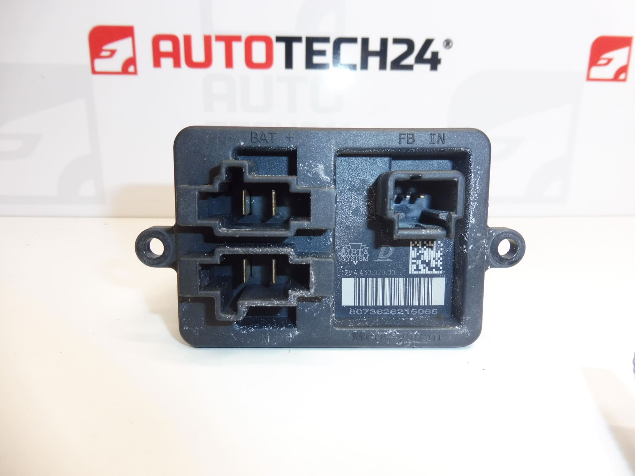Regulatorul ventilatorului Citroën Peugeot 9821291880 - imagine 2