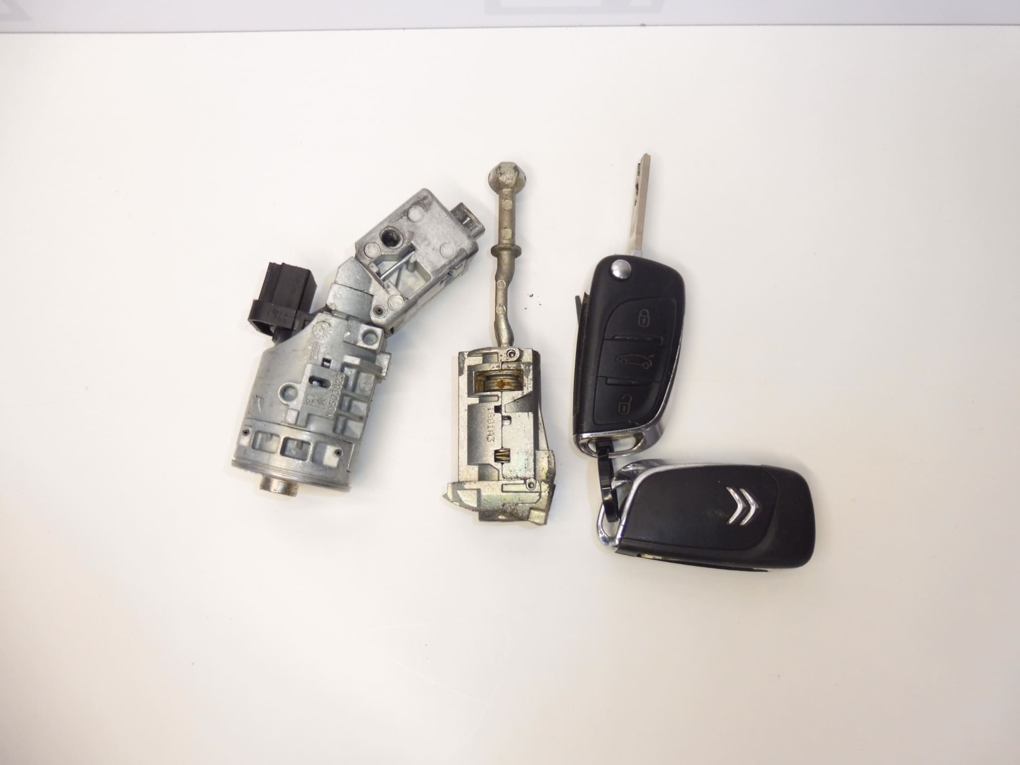 Set de încuietori și 2 chei Citroën C4 B7 4162WH 4162WK - imagine 2