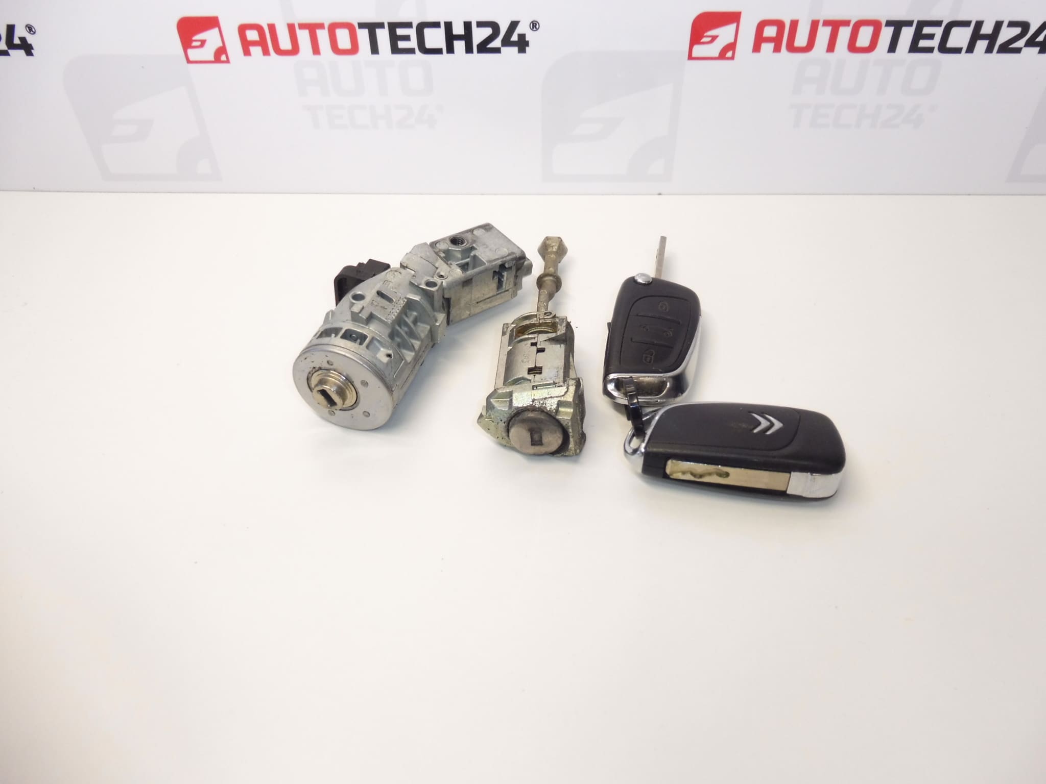 Set de încuietori și 2 chei Citroën C4 B7 4162WH 4162WK