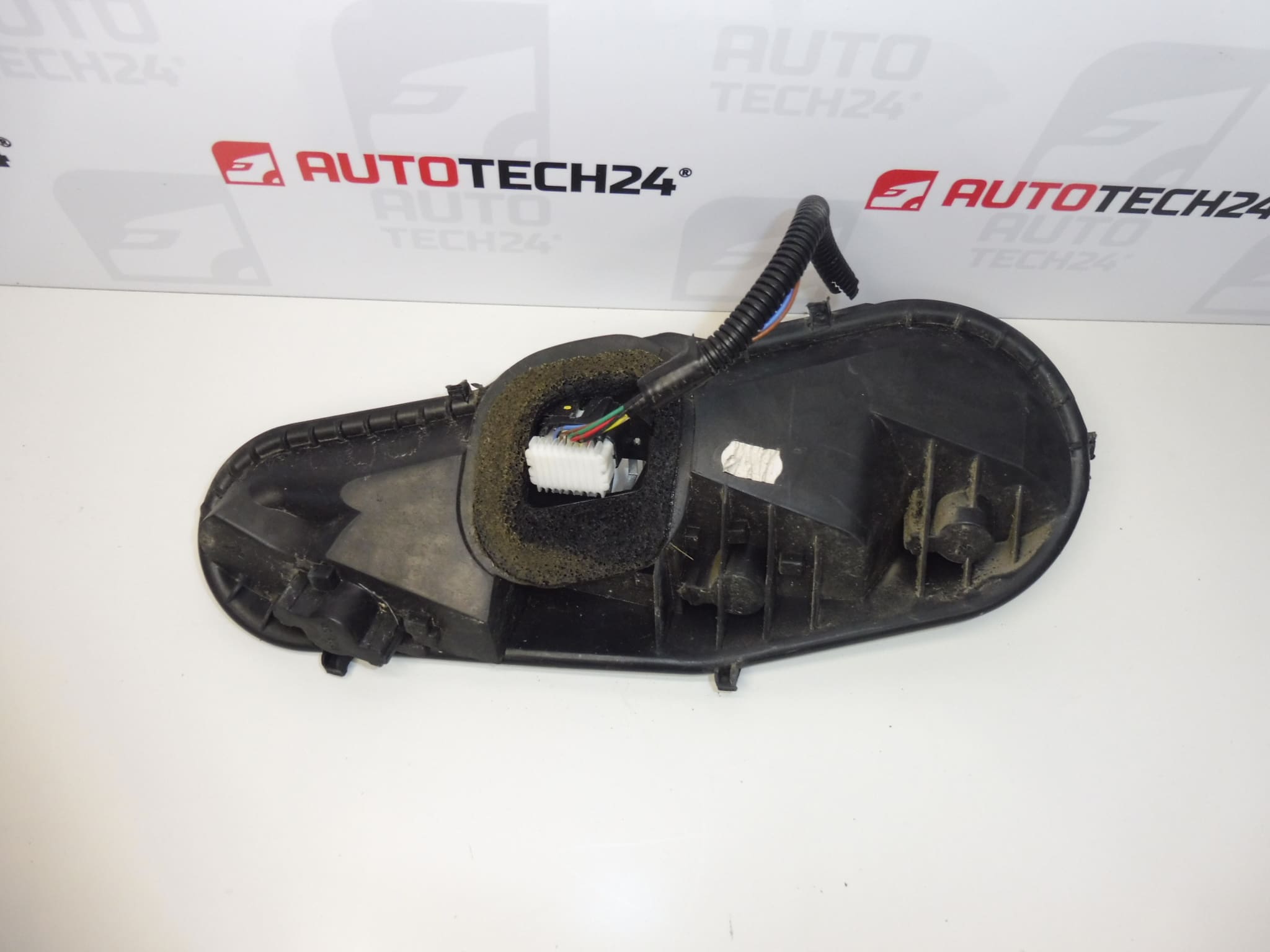 Suport becuri lampă spate dreapta Citroën C1 Peugeot 107 1607990780 - imagine 2